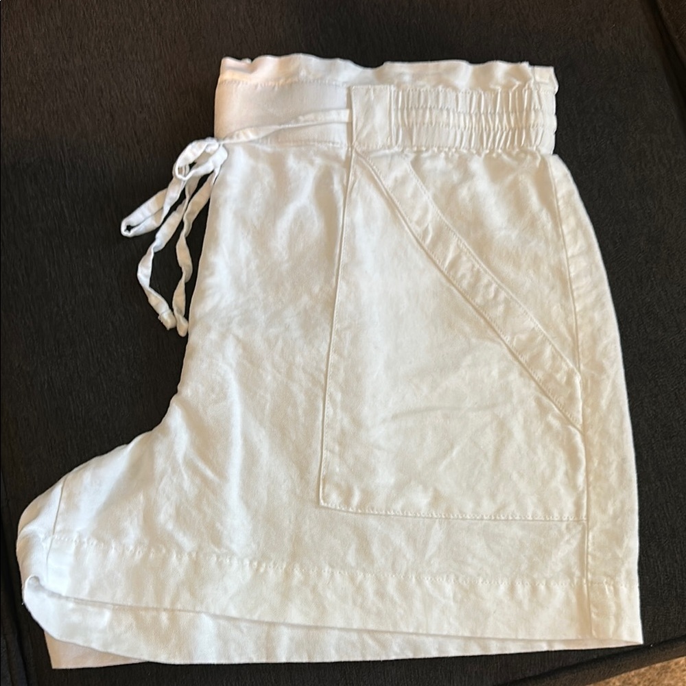 Loft linen/cotton blend pull-on shorts.